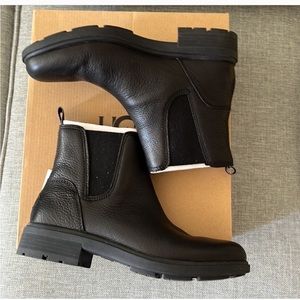 UGG Black leather Chelsea Boot NEW in BOX
